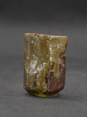 備前焼　穴窯　備前焼中堅作家　小野山　貴裕　共箱付き黄ゴマ面取り筒ぐい呑１