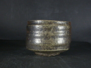 備前焼　 西村春湖三代窯春湖苑　 但木　土佐　四方桟共箱付き伊部手 金彩・黄ゴマ黒備前茶碗 １