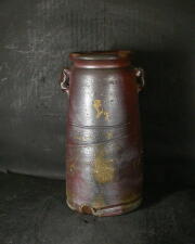 処分品　備前焼　登窯　備前焼伝統工芸士　猪俣　政昭　共箱付き黄ゴマ耳付き花入１