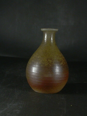 処分品　備前焼　登窯　備前焼中堅作家　黒田　儀男　共箱付き黄ゴマ小徳利１