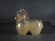 備前焼　登窯　備前焼中堅作家　竹内　靖之（山本）　最新作来年の干支金彩・黄ゴマ馬置物１