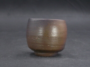 備前焼　登窯　備前焼中堅作家　竹内　靖之（山本）　最新作金彩・焦げ茶のゴマぐい呑１８