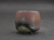 月間特価品　備前焼　登窯　備前焼中堅作家　竹内　靖之（山本）　最新作黒・黄ゴマぐい呑２２