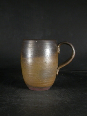 備前焼　登窯　備前焼中堅作家　竹内　靖之（山本）　最新作金彩・黄ゴマビアジョッキ・手付きカップ２５