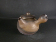 備前焼　登窯　備前焼中堅作家　竹内　靖之（山本）　最新作金彩・黄ゴマ横手急須１