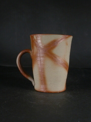 備前焼　備前焼中堅作家　片岡　聖観　 緋襷手付きカップ・ビアジョッキ４８