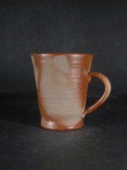 備前焼　備前焼中堅作家　片岡　聖観　 緋襷手付きカップ・ビアジョッキ５６