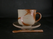 月間特価品　備前焼　備前焼中堅作家　片岡　聖観　 皿・スプーン付き緋襷コーヒーカップ３４