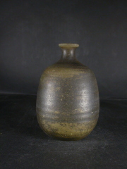 備前焼　登窯　岡山県無形文化財　山本　雄一　共箱付き金彩・黄ゴマ徳利１８