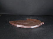 処分品　備前焼　登窯　岡山県無形文化財　吉本　正　１７．５センチ緋襷葉皿１