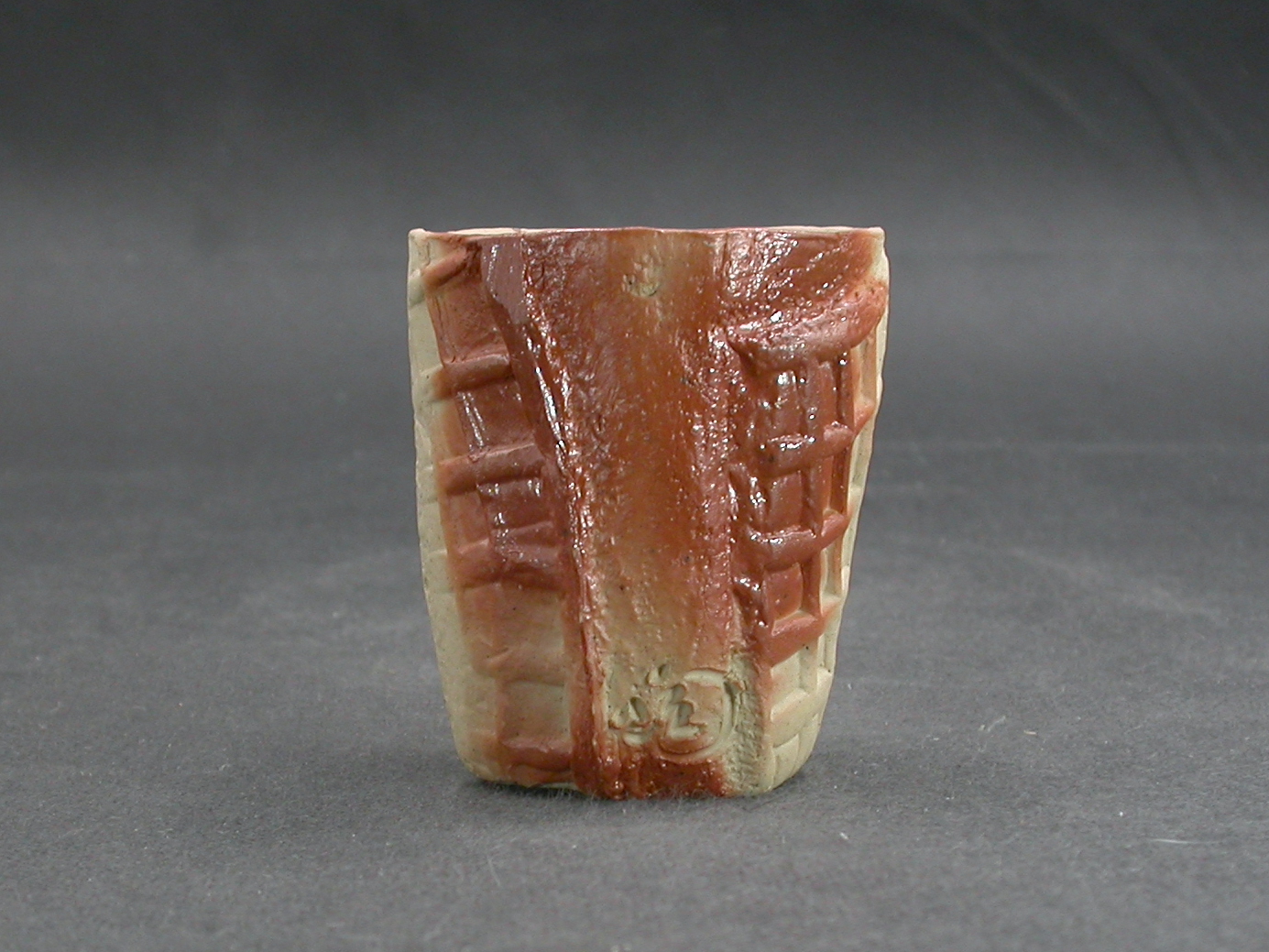 備前焼　備前市無形文化財　小西　陶蔵　四方桟共箱付き緋襷型押ぐい呑１