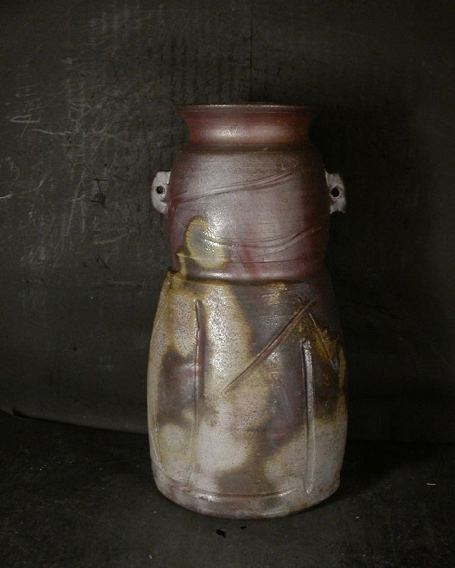 お買得　備前焼　登窯　岡山県無形文化財　松井　輿之　共箱付き桟切り・黄ゴマ耳付き花入２０