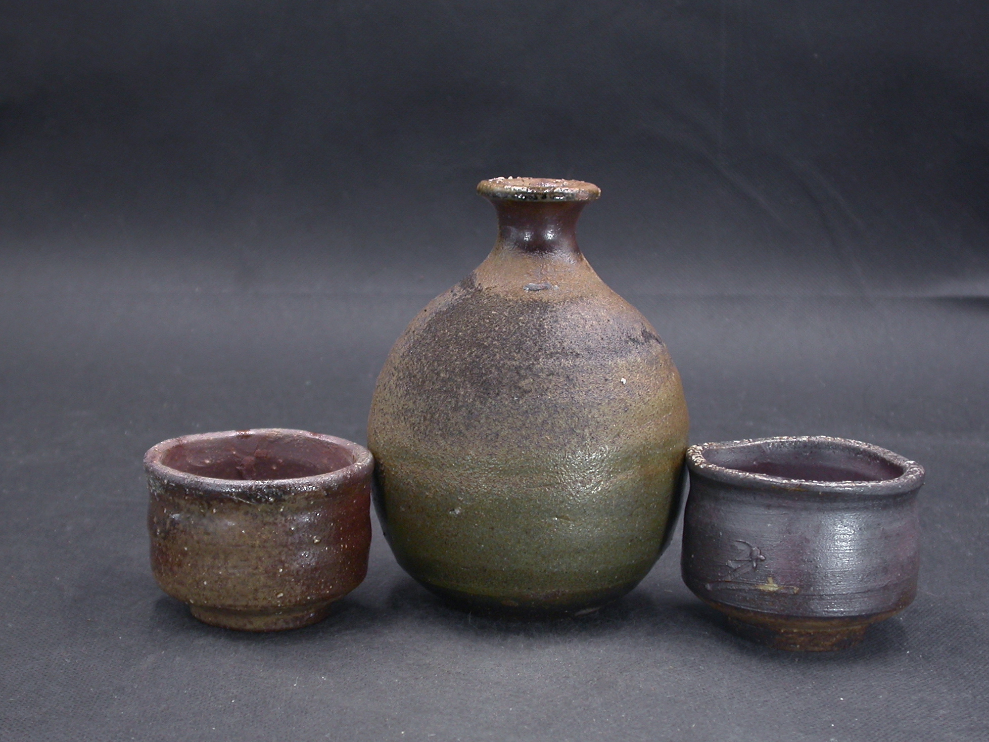 備前焼　登窯　備前市無形文化財　見附　文雄　共箱付き黄ゴマ徳利・ぐい呑２個組６