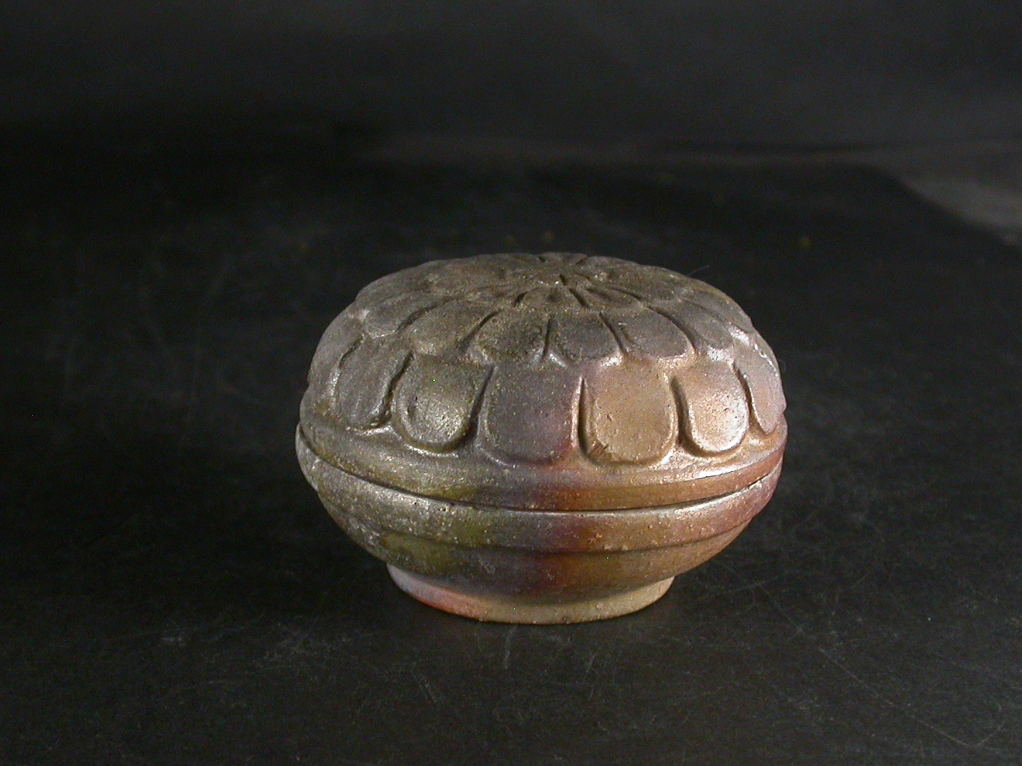 備前焼 登窯 岡山県無形文化財 故浦上 善次 四方桟共箱付き黄ゴマ菊花