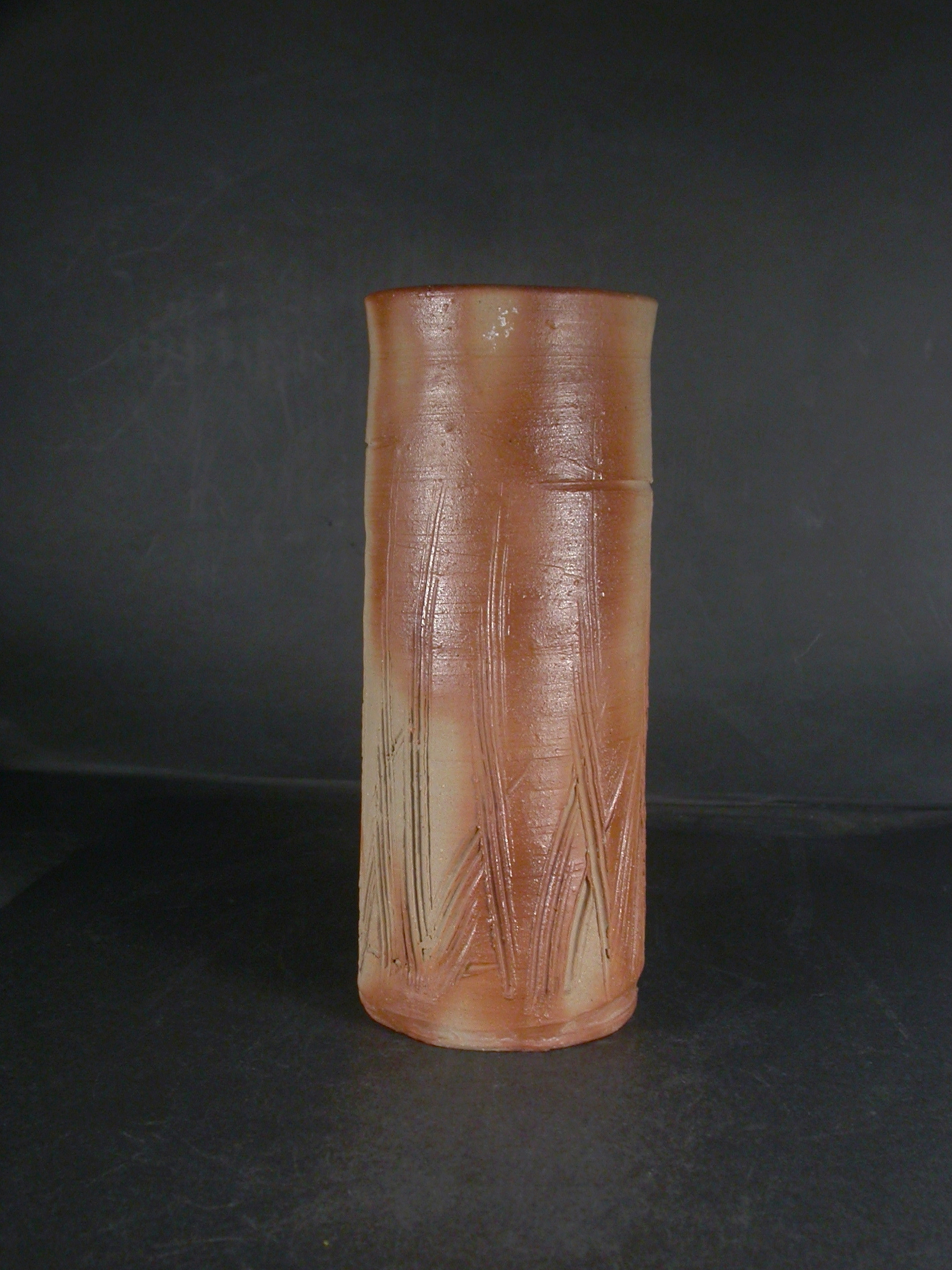 処分品 備前焼 岡山県無形文化財 松井 輿之 緋襷線刻筒花入36 備前焼