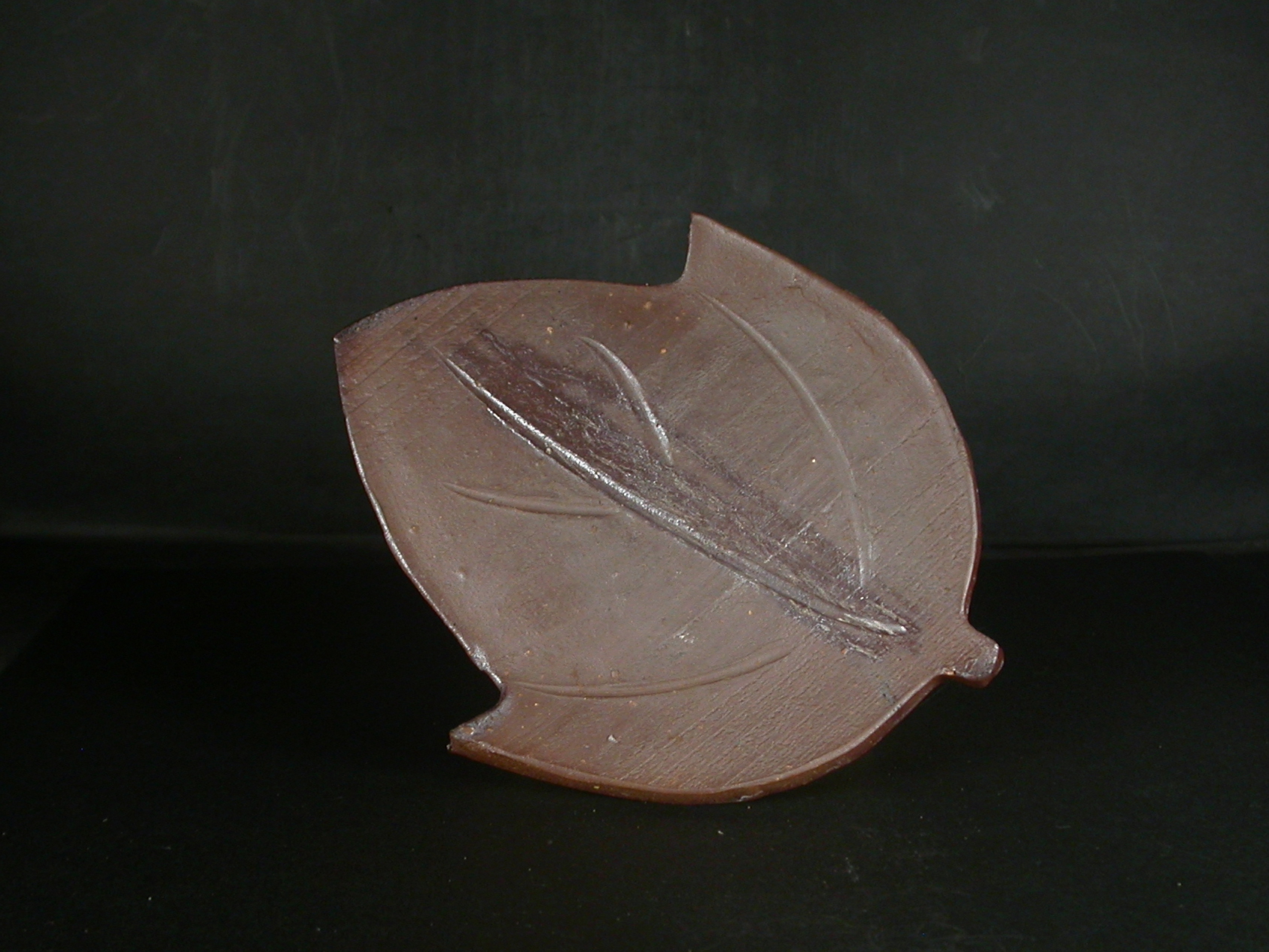 処分品　備前焼　登窯　岡山県無形文化財　吉本　正　１７．５センチ緋襷・黄ゴマ葉皿３