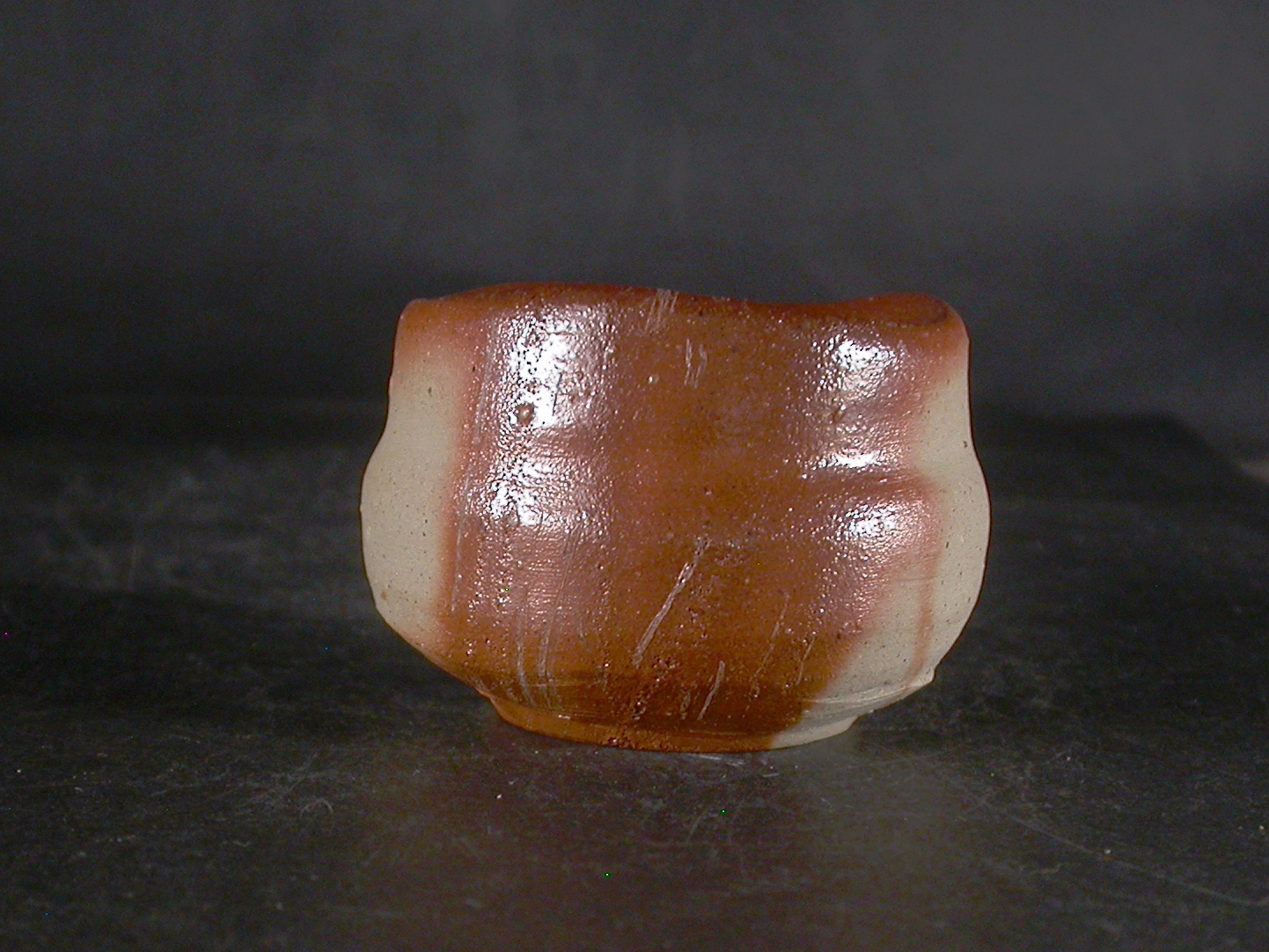 人気作家★中村和樹【師：中村真・中村六郎】★備前【緋襷】ぐいのみ★共箱・布 月間特価品 備前焼 備前焼若手作家 中村 和樹 最新作共箱付き緋