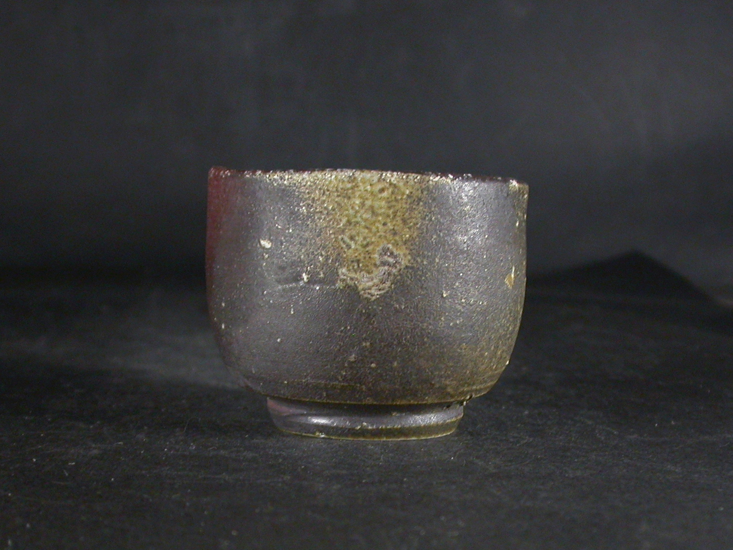 備前焼　登窯　備前焼中堅作家　柴岡　守　黄ゴマぐい呑１