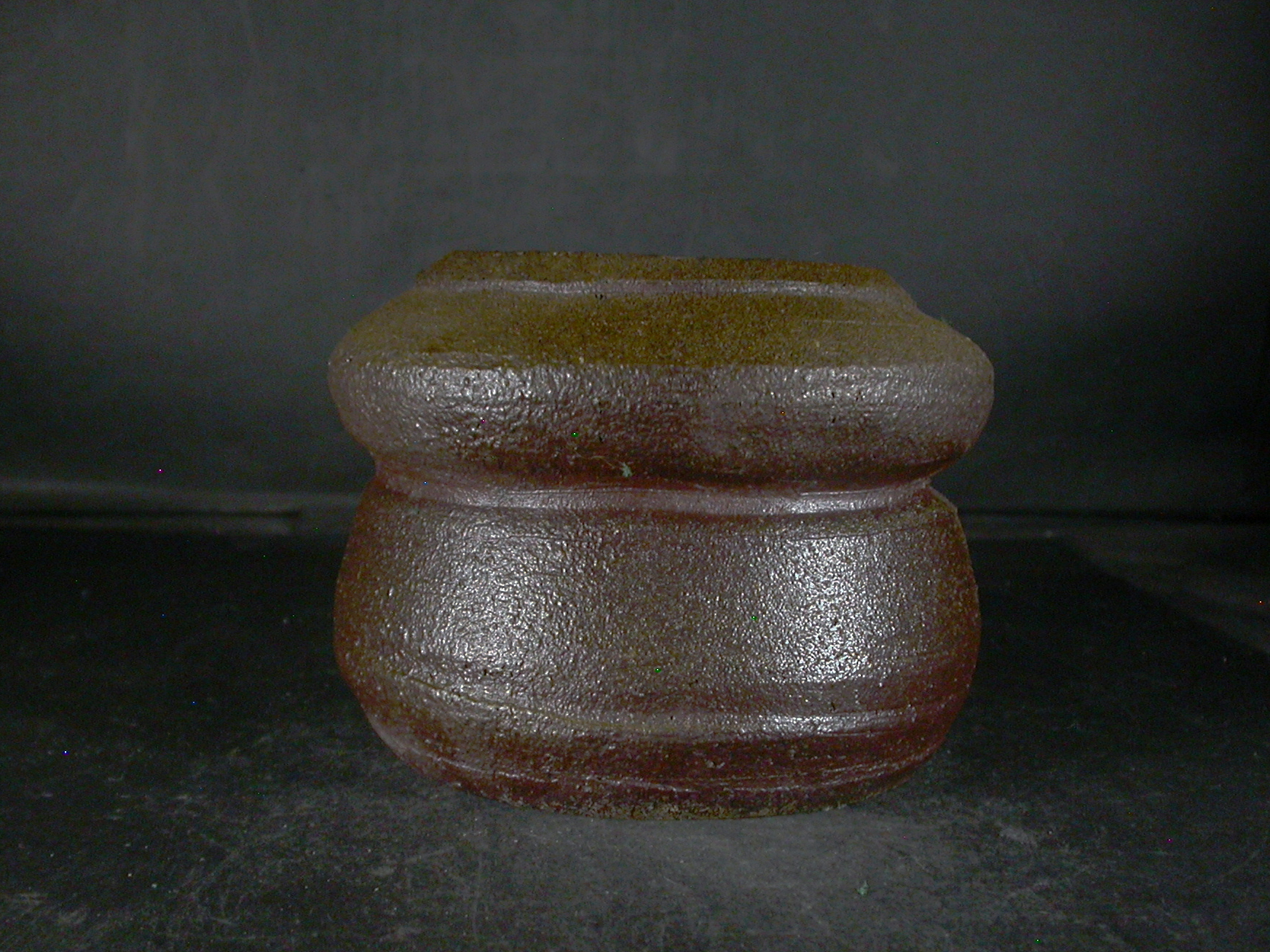 処分品　備前焼　穴窯　備前焼物故作家　小山　日出男　伊部手黄ゴマ小振りな建水・花器１