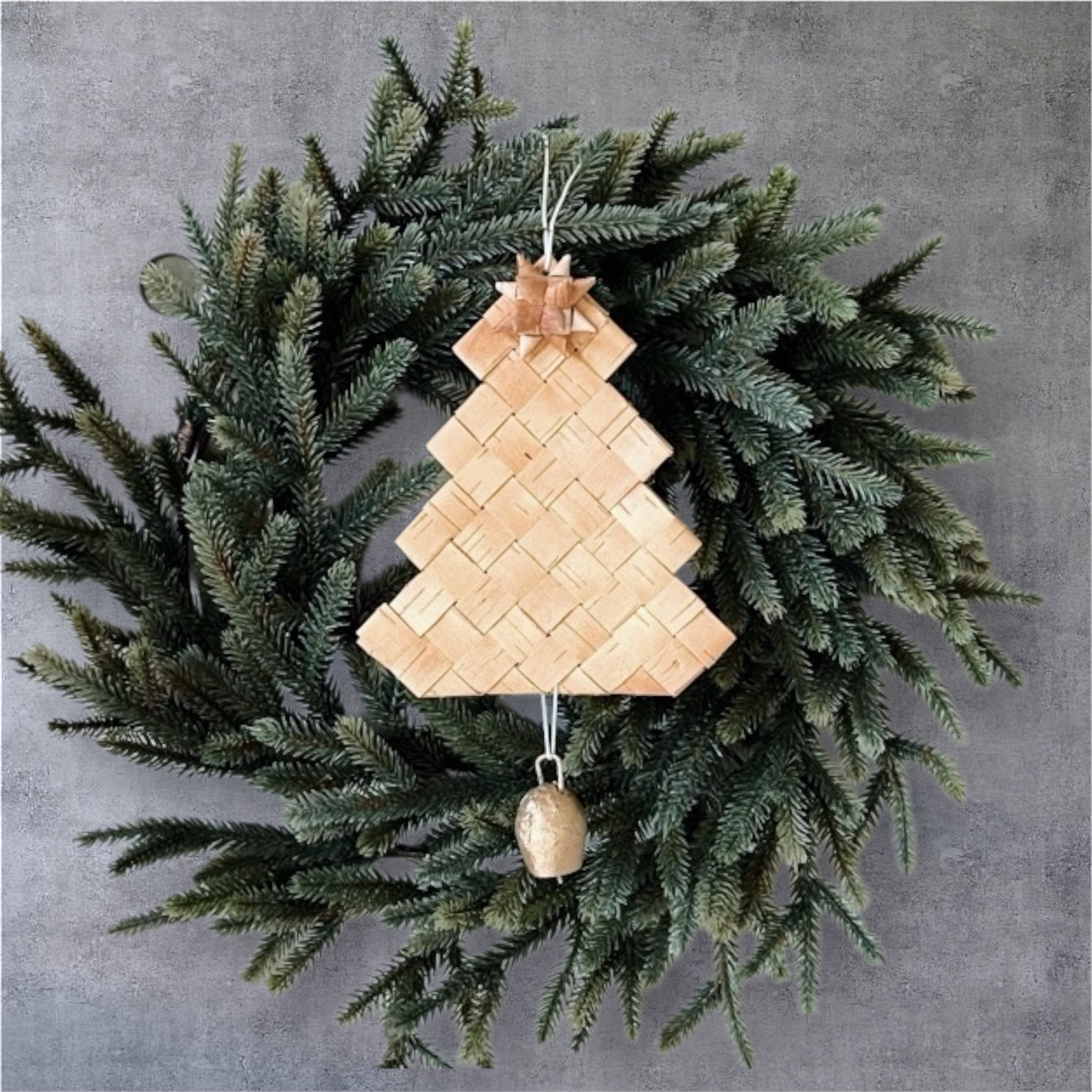 星付き　大きなツリーの壁飾り ベル付き　大