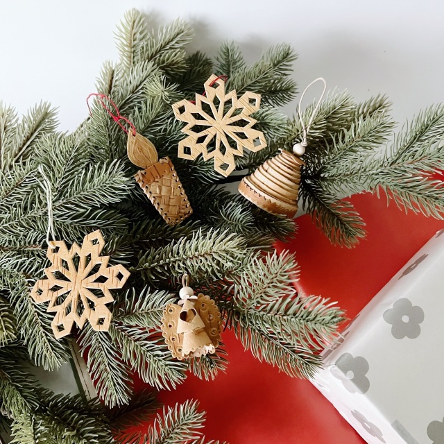 y 天使の像と貝殻型オーナメント 白樺の天使 オーナメント 羽に柄あり