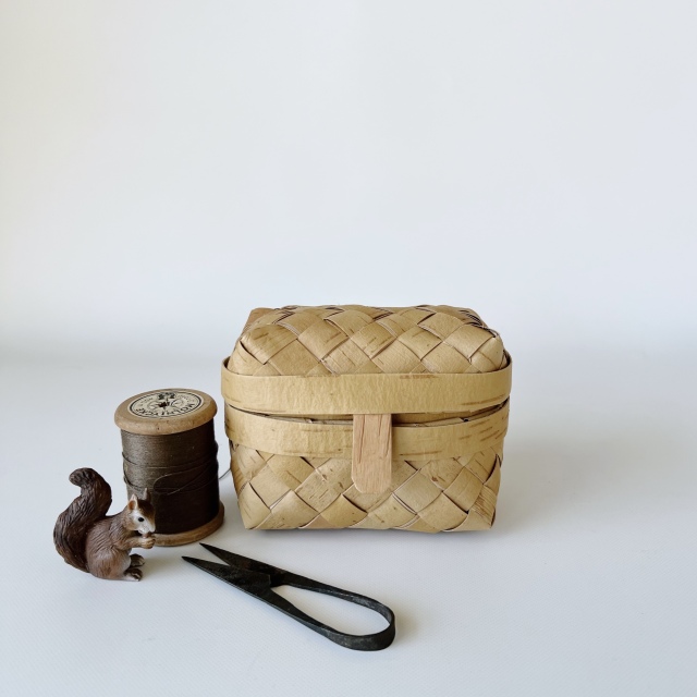中国古い入れ物、蓋つき、美人如玉