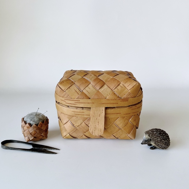 スウェーデン　蓋付きブレッドケース　白樺カゴ スウェーデン 蓋付きブレッドケース 白樺カゴ