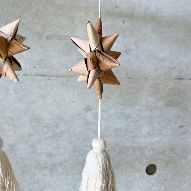 白樺樹皮で作られた大きめアドベントスター 星飾り オーナメント 北欧 白樺樹皮で作られた大きめアドベントスター 星飾り オーナメント 北欧