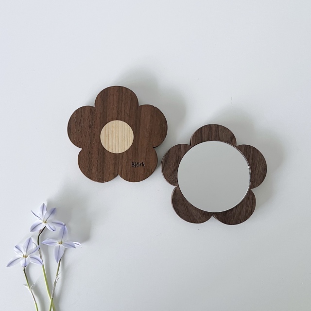 KUKKA 手鏡　ウォールナット(ナチュラル芯）