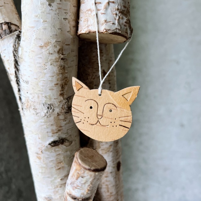 白樺　オーナメント　猫の顔
