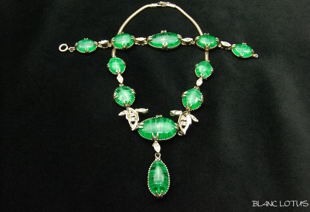 グリーングラスのネックレスとブレスレットのセット