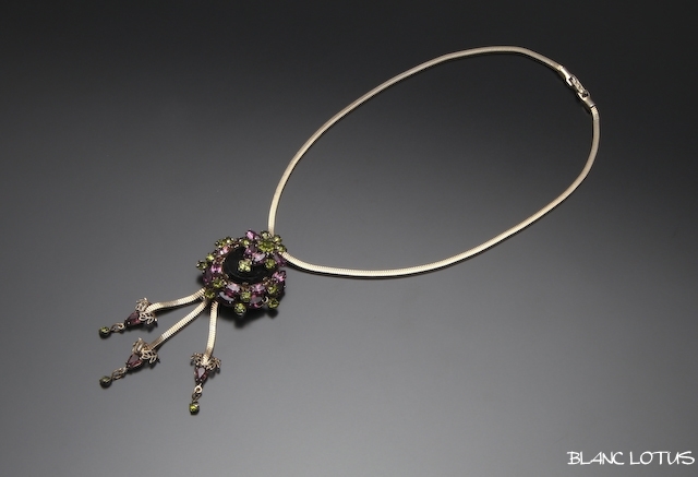 パープルとグリーンのペンダントネックレス