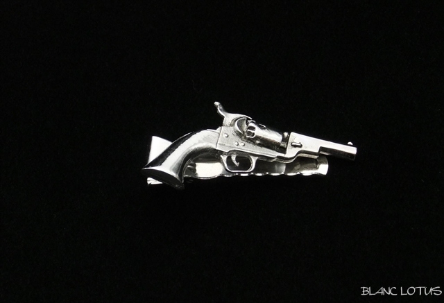 ANSON社製　ネクタイピン　拳銃モチーフ