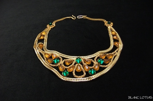 グリークスタイルのビーズネックレス