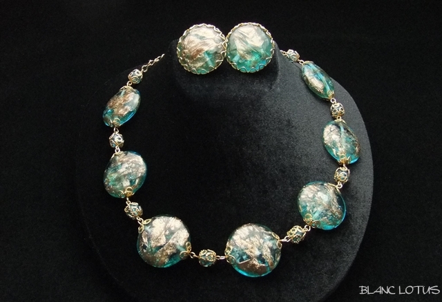 水色のムラーノビーズのネックレスとイヤリングのセット