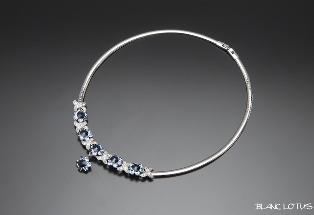 ヴィンテージ　青い花のネックレスとイヤリングのセット