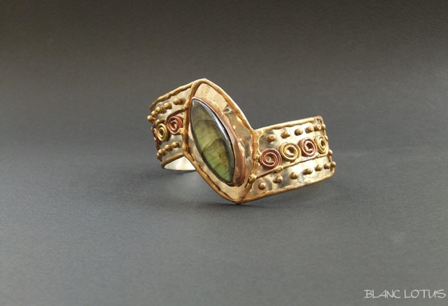 ラブラドライトのブレスレット