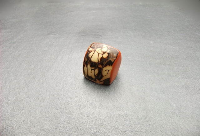 ヴィンテージ　オレンジ色のベークライトリング