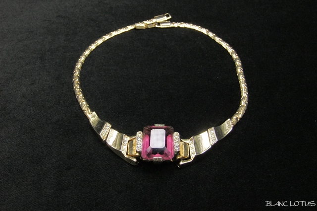 レトロスタイルのチョーカー　