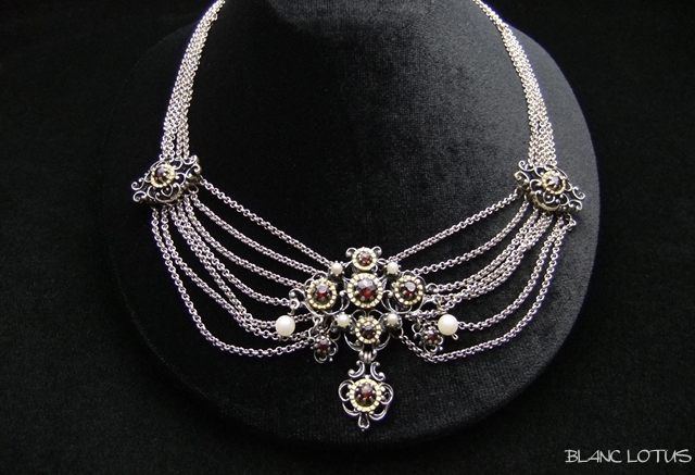 紅い石のシルバーチェーンネックレス