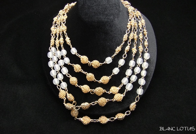 ガラスとメタルビーズの5連ネックレス