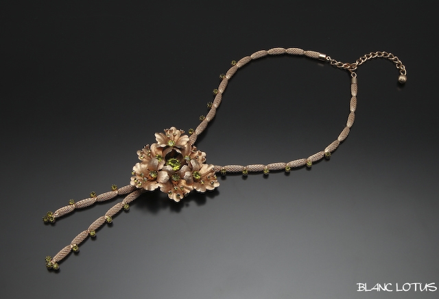 六花のゴールドネックレス