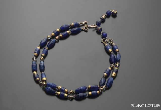 ヴィンテージ　青いグラスビーズのネックレス　フランス製