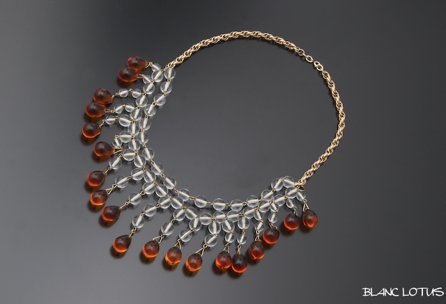 クリスタルガラスのビブネックレス