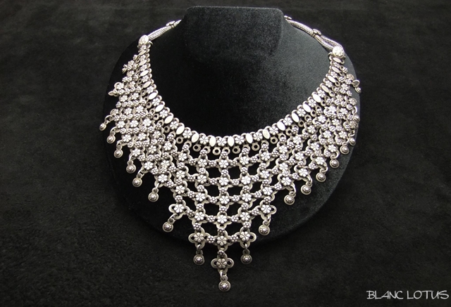 銀の小花のネックレス　　銀製