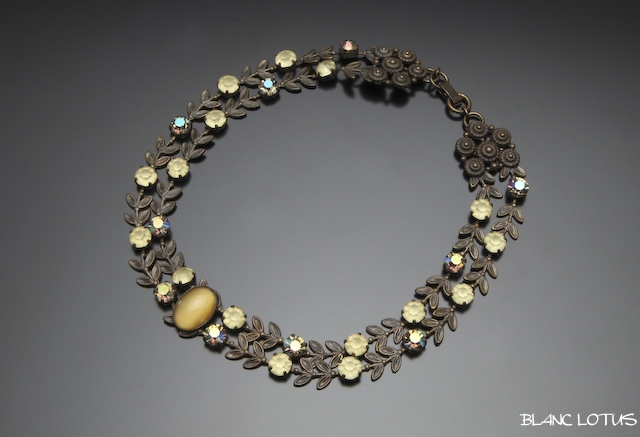 Jean-Louis Blin（ジャン-ルイ・ブリン）　エンダイブイエローのヴィンテージネックレス