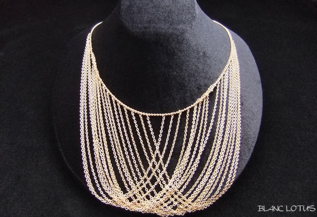 サラ・コベントリーの金鎖のネックレス