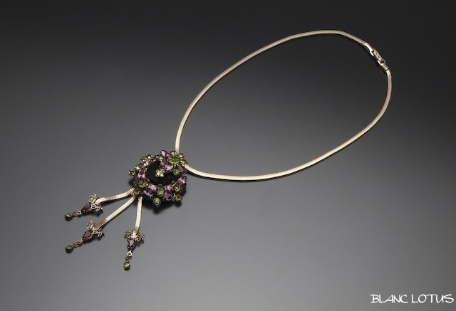 パープルとグリーンのペンダントネックレス