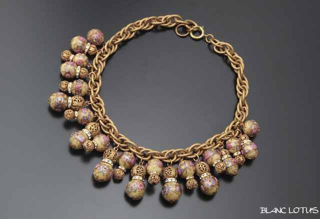 ヴェネチアングラス　ウエディングケーキのネックレス　クリームベージュ