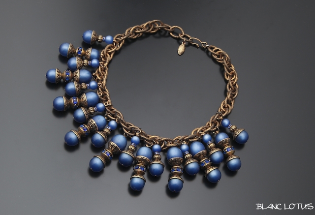 ディープブルーのビーズネックレス